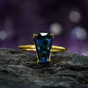SAPPHIRE COFFIN RING - GOLD PLATED