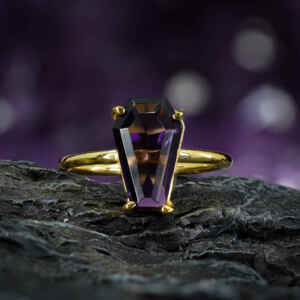 AMETHYST COFFIN RING - GOLD PLATED