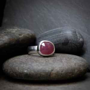 Handmade pink sapphire and sterling silver ring. Size:Q