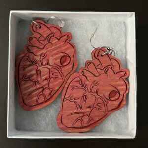 Anatomical heart-shaped wooden earrings (Red)