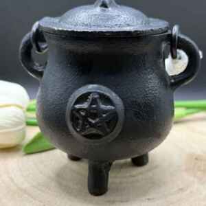 Cast Iron Ritual Cauldron – Traditional Tripod Altar Tool